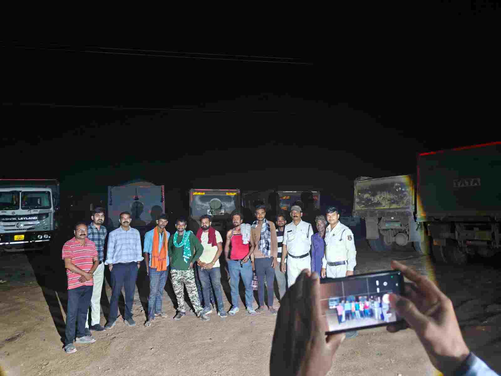 5 हाईवा एवं 1 जेसीबी मशीन जब्त, खनिज अधिनियम के तहत प्रकरण दर्ज