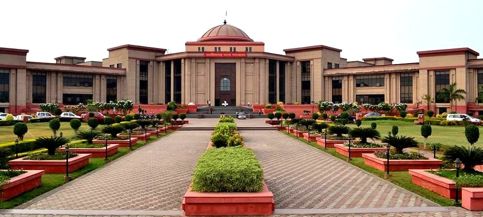 फेसबुक पर सेना के खिलाफ पोस्ट करना पड़ा भारी : हाईकोर्ट बोला- सेना और अर्धसैनिक बलों पर आपत्तिजनक पोस्ट बर्दाश्त नहीं, CISF जवान की याचिका खारिज